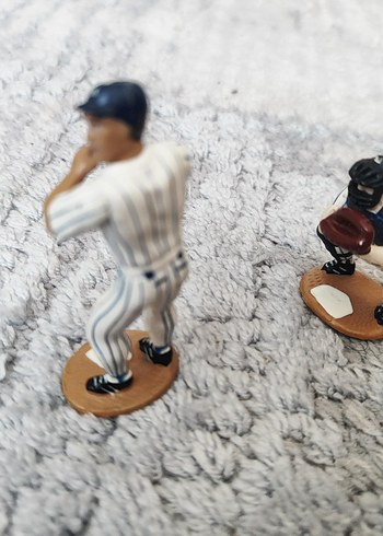 Beyaz Çizgili Beyzbol Oyuncusu Figürleri - Görsel 2