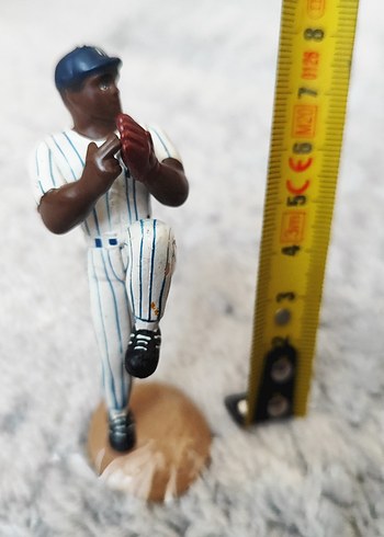 Beyaz Çizgili Beyzbol Oyuncusu Figürleri - Görsel 3