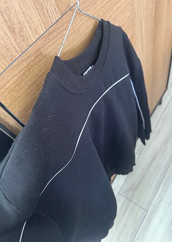 Siyah Flaw Wears Sweatshirt