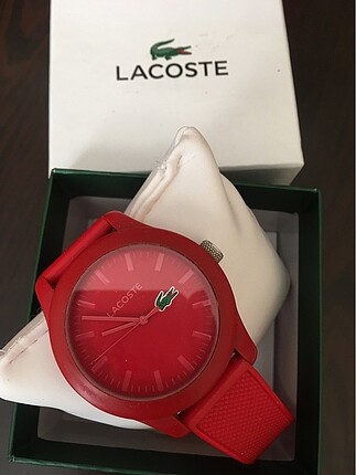 Lacoste saat