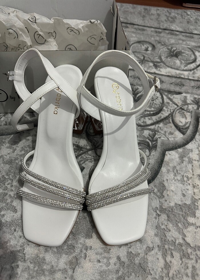 Fabrika topuklu ayakkabı - Görsel 2