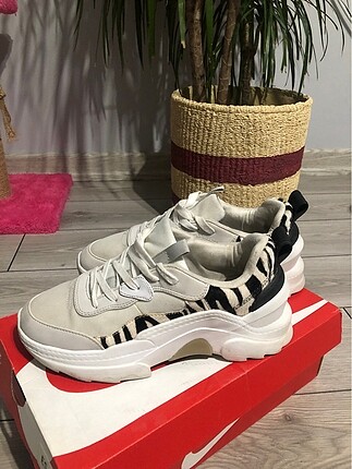 Zara Spor Ayakkabı