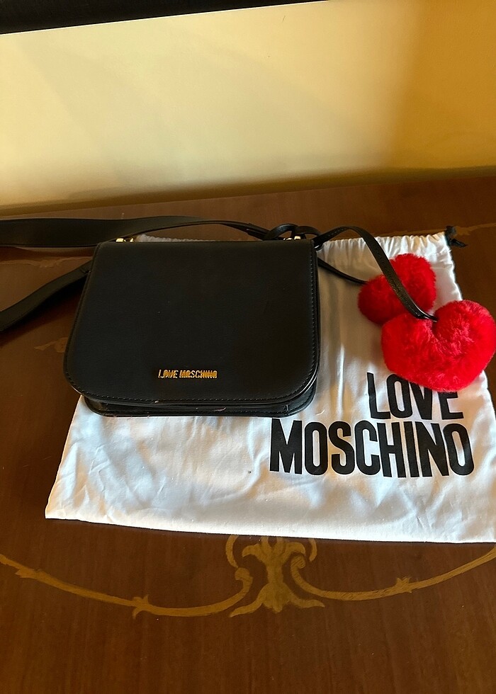 MOSCHINO ÇAPRAZ SİYAH DERİ ÇANTA - Görsel 4