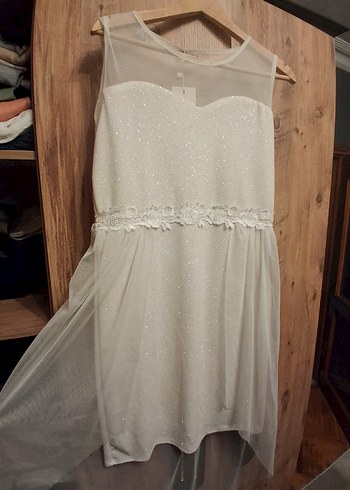 kuyruklu beyaz elbise - Görsel 2