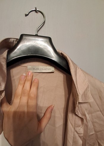 Bej Düğmeli saten Kadın Gömlek - Görsel 2