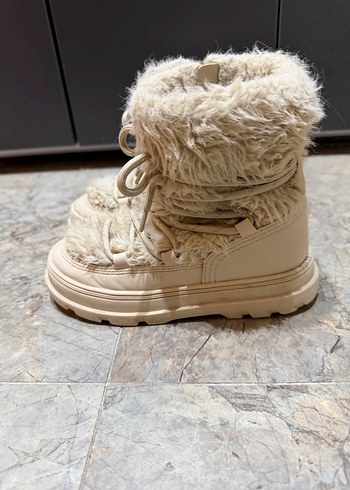 Zara Kız Çocuk Beyaz Peluş Detaylı Bot - Görsel 2