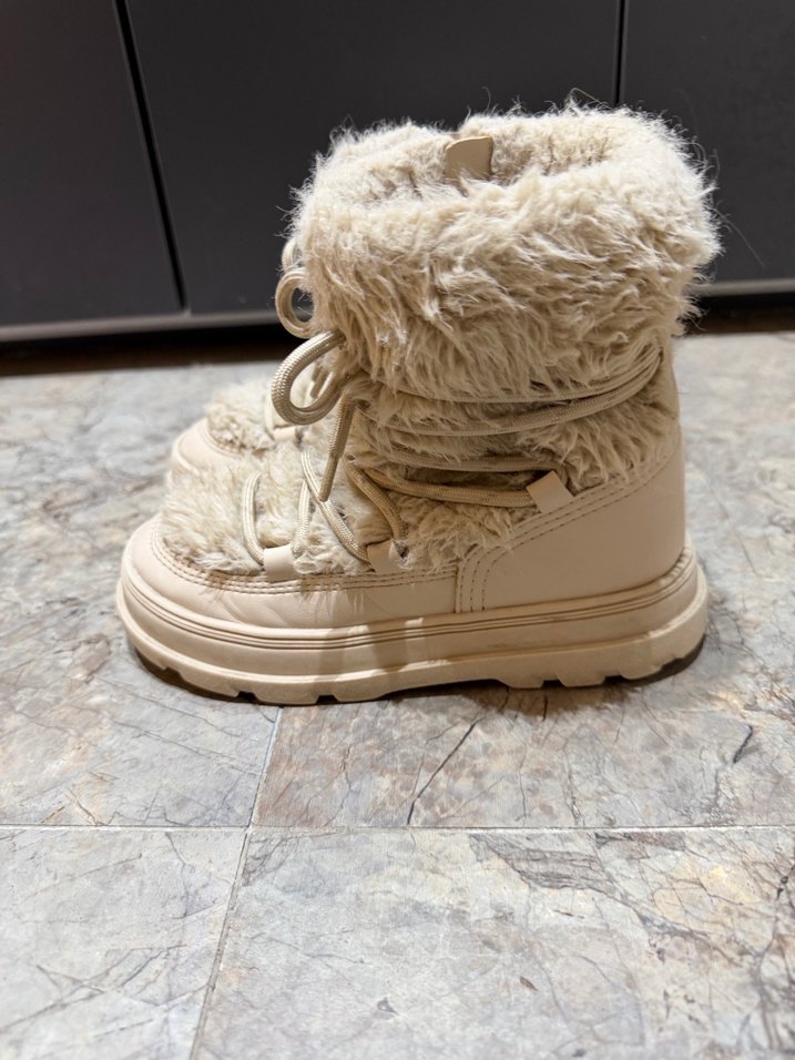 Zara Kız Çocuk Beyaz Peluş Detaylı Bot - Görsel 2