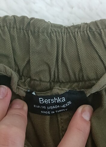 Bershka haki yeşil pantolon 
