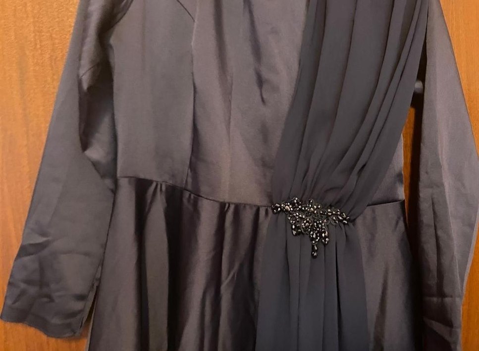 V Yaka Uzun Kollu Gri Drapeli Abiye Elbise - Görsel 4