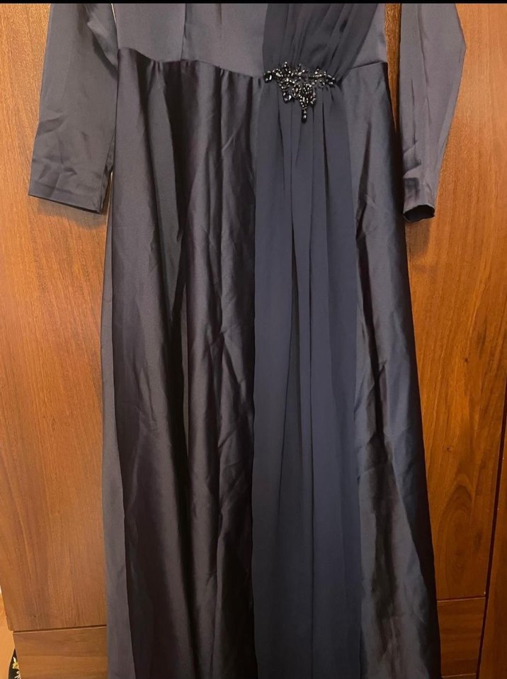 V Yaka Uzun Kollu Gri Drapeli Abiye Elbise - Görsel 3