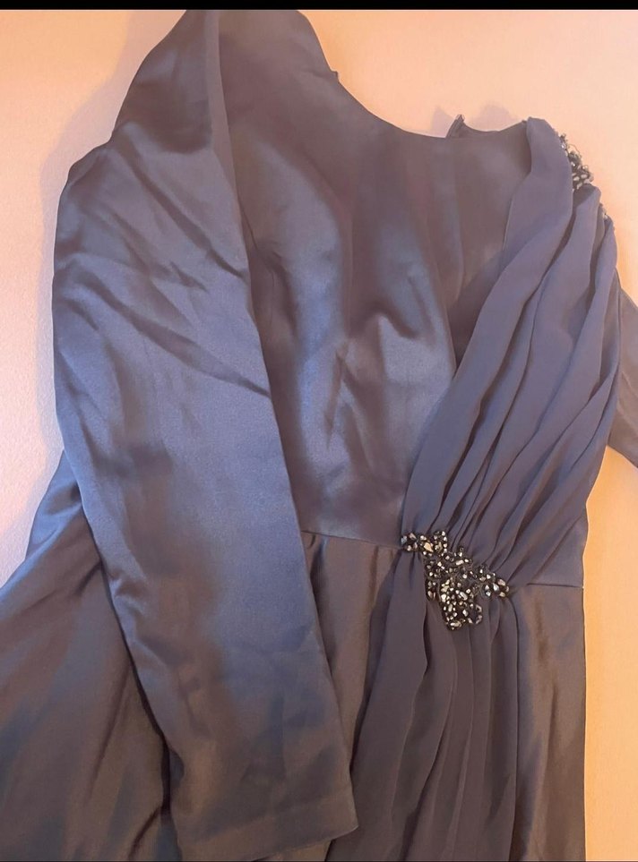 V Yaka Uzun Kollu Gri Drapeli Abiye Elbise - Görsel 2