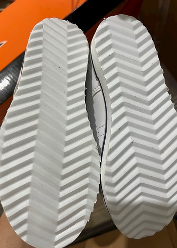 Beyaz Parlak Kemerli Erkek Çocuk Ayakkabısı - Görsel 2