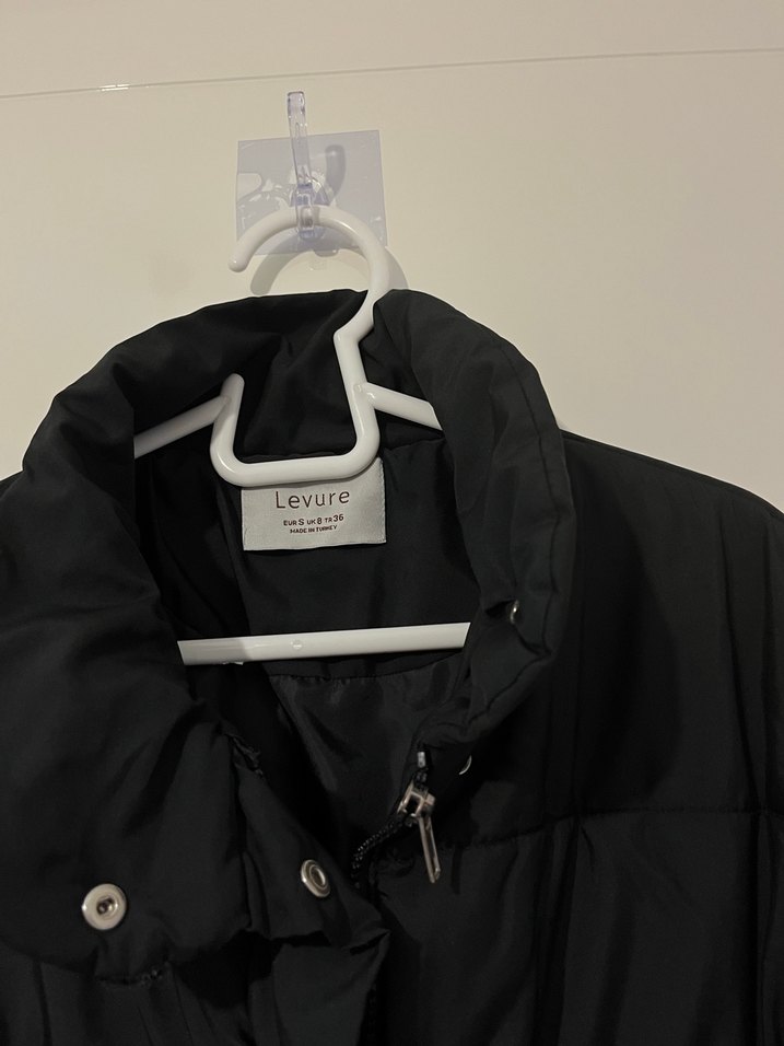 Siyah şişme mont - Görsel 3