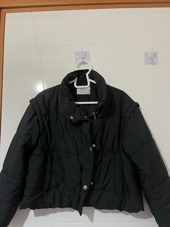 Siyah şişme mont - Görsel 2