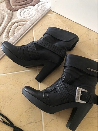 siyah tokalı bot