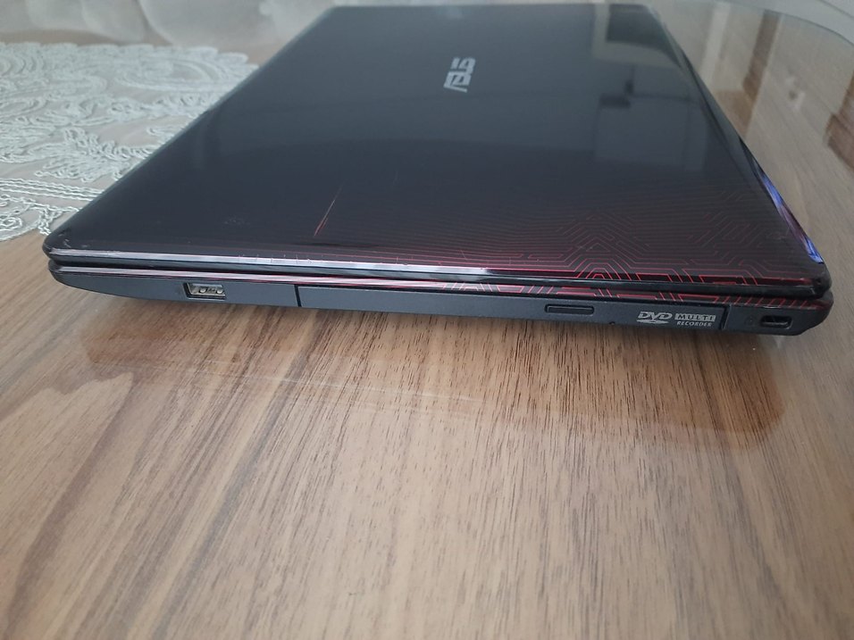 Kırmızı Asus Dizüstü Bilgisayar - Görsel 2