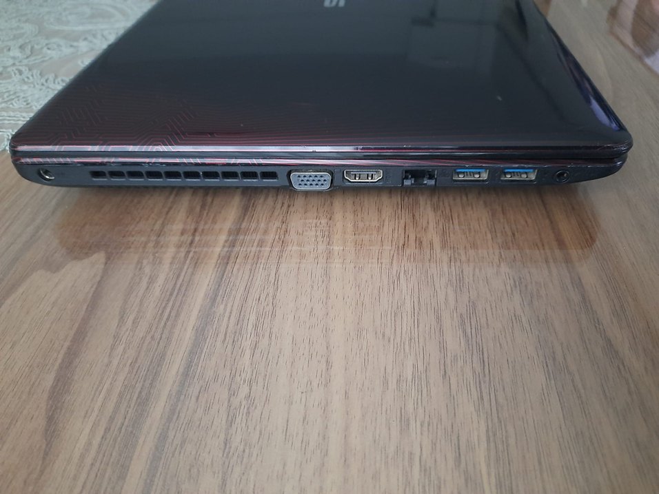 Kırmızı Asus Dizüstü Bilgisayar - Görsel 4