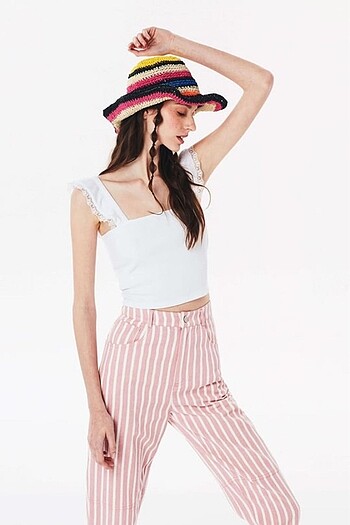m Beden Twist askıları dantel detaylı crop