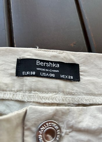 Bershka Kadın Beyaz Paraşüt Kumaş Kargo Pantolon - Görsel 4