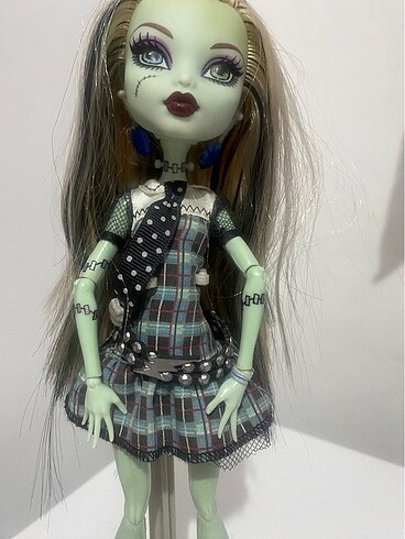 Beden Monster High bebek