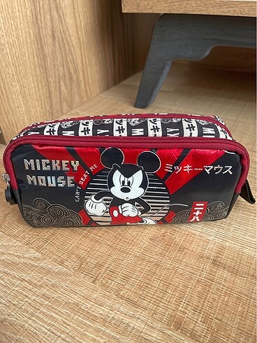 Mickey mause kalem kutusu