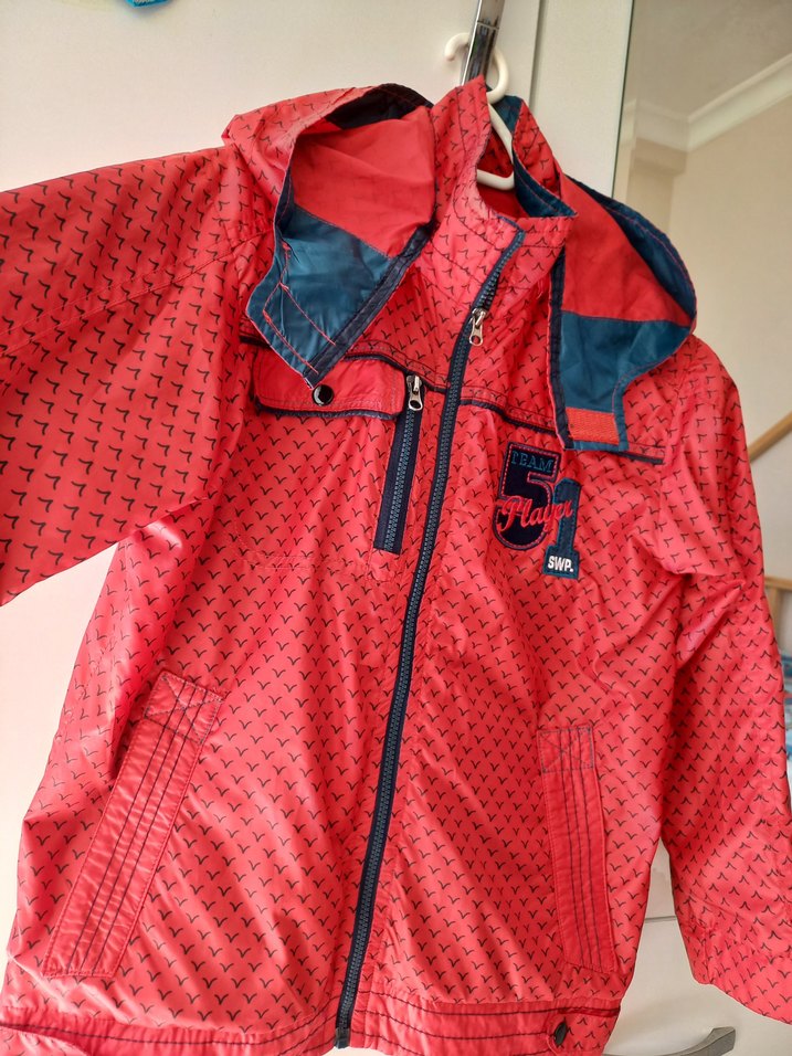 Erkek Çocuk Kırmızı Baskılı Fermuarlı Ceket - Görsel 2