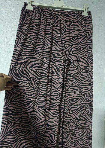 Pembe Zebra Desenli Pilili Kadın Kumaş Pantolon