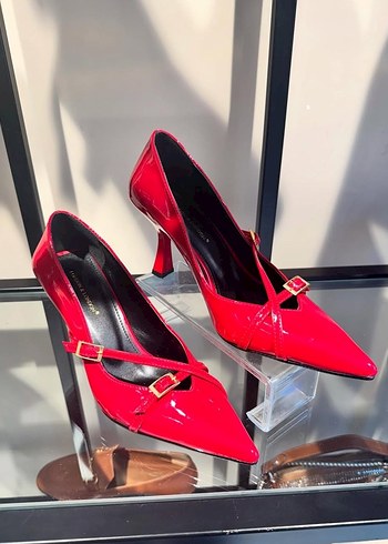 37 Beden Kırmızı Tokalı Stiletto Topuklu Kadın Ayakkabı