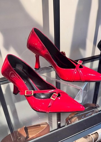 Flo Ayakkabı Kırmızı Tokalı Stiletto Topuklu Kadın Ayakkabı