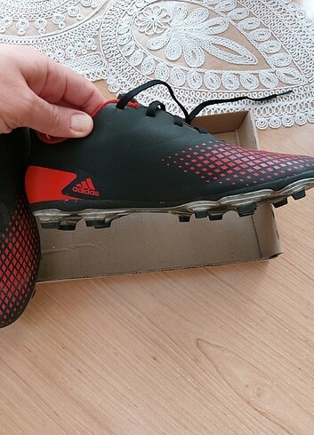 37 Beden kırmızı Renk Adidas predator 