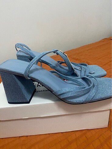 39 Beden mavi Renk Pull and Bear sandalet