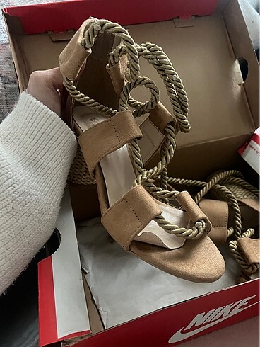 Zara Hasır topuklu sandalet