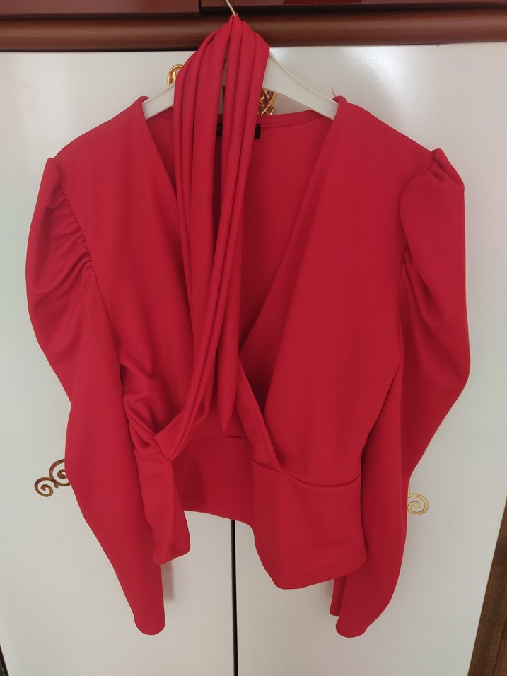 Kırmızı V Yakalı Kemerli Mini Bluz - Görsel 3