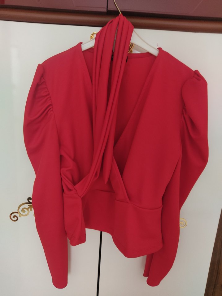 Kırmızı V Yakalı Kemerli Mini Bluz - Görsel 4