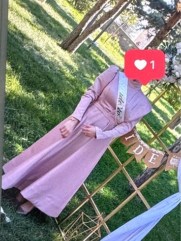 Pembe elbise