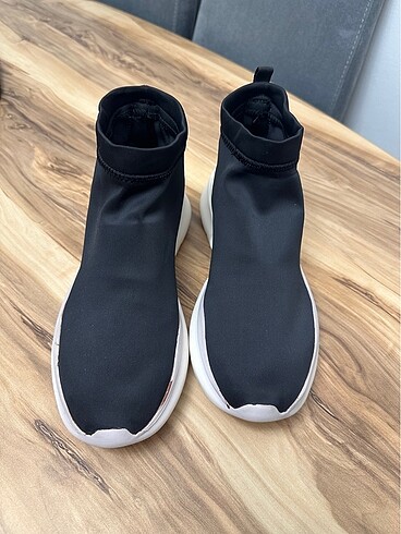 Zara Unisex Spor Ayakkabı