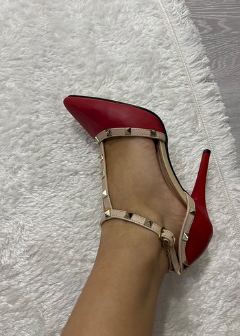 Zara Kırmızı Deri Tokalı Stiletto Kadın Ayakkabı