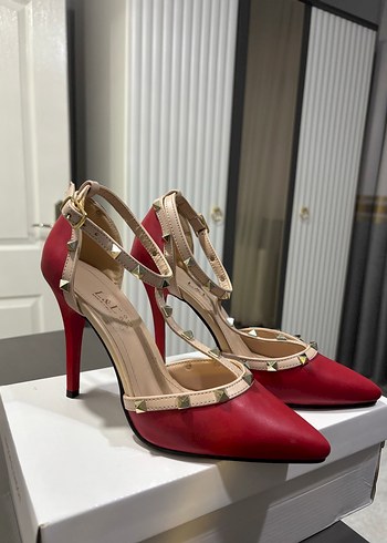 Kırmızı Deri Tokalı Stiletto Kadın Ayakkabı