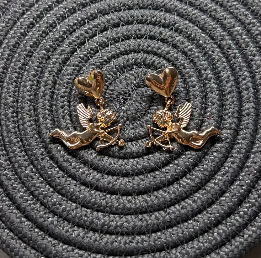 Altın Renkli Aşk Meleği Küpeler - Görsel 2