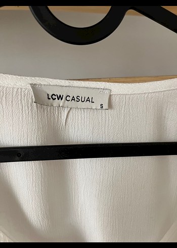 Beyaz Kısa Kollu V Yaka Keten Bluz - Görsel 2