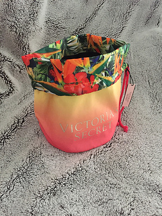 Victoria s Secret Victorias secret büzgülü kumaş makyaj çantası