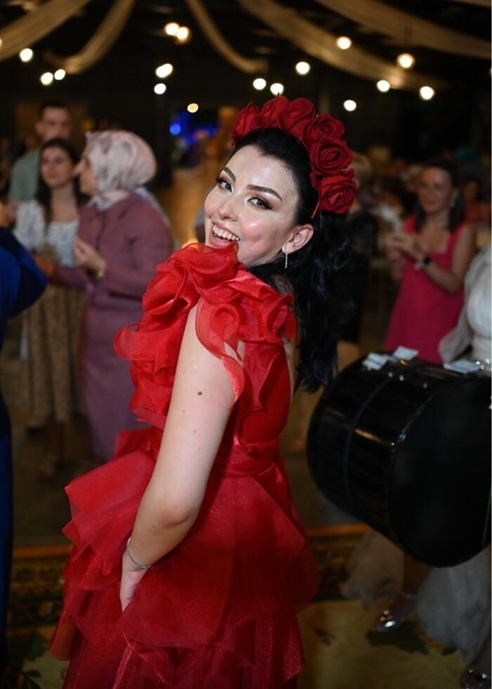 Kırmızı kına elbisesi - Görsel 3