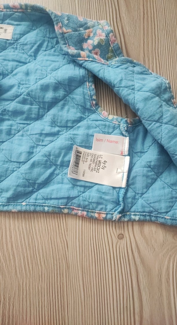 Mavi Çiçekli Düğmeli Kız Yeleği - Görsel 3