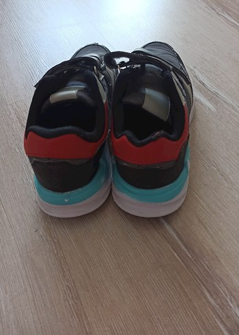 35 Beden Erkek Çocuk Spor Ayakkabı