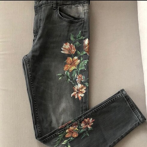 Zara çiçek desenli pantolon