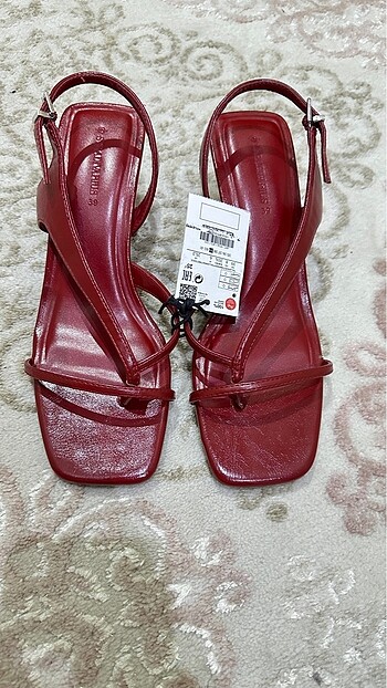 39 Beden Stradivarius koyu kırmızı ayakkabı
