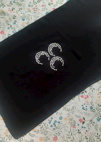 Siyah Parlak Taşlı Gotik fular.