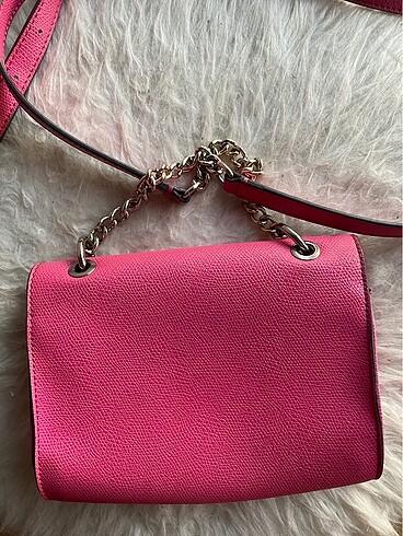Guess Guess canta