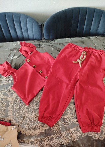 Kırmızı Düğmeli Kolsuz Bebek Kız Takımı - Görsel 2