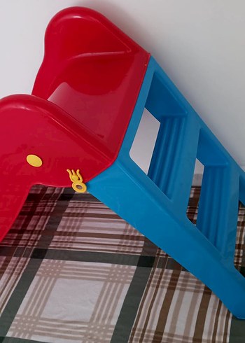 Çocuklar için renkli kaydırak